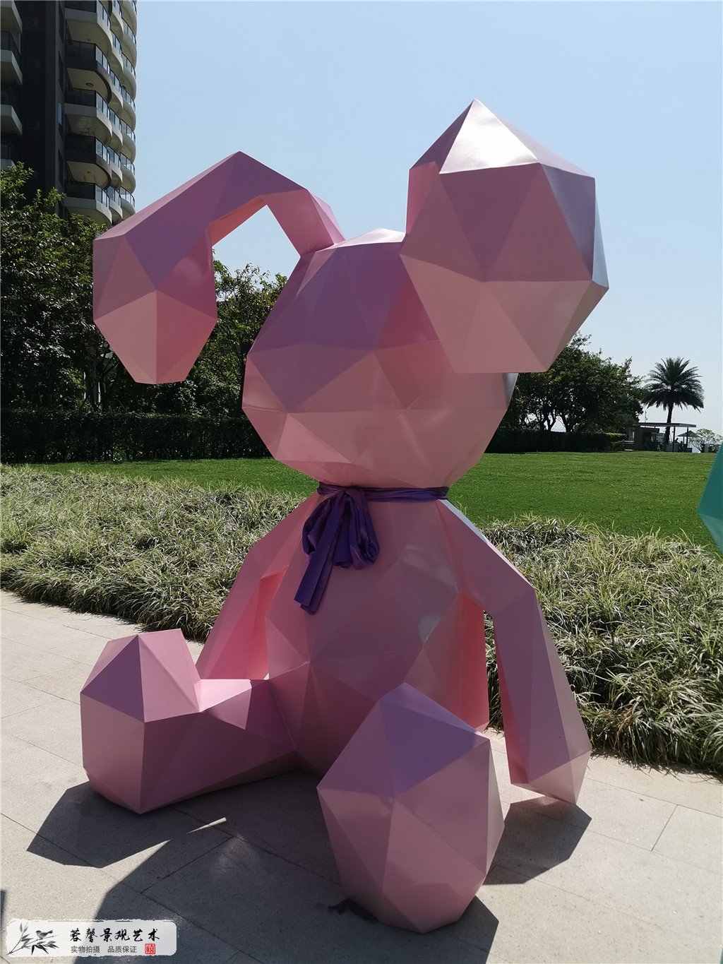 成都玻璃钢雕塑案例，惠州华润小径湾兔子 (3)