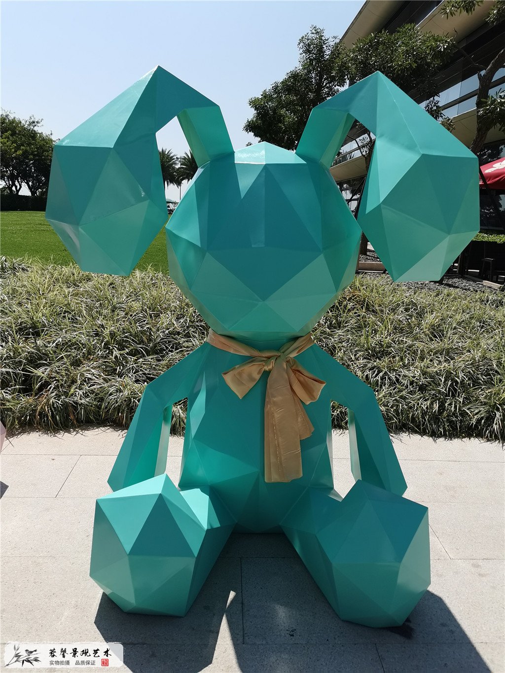 成都玻璃钢雕塑案例，惠州华润小径湾兔子 (2)