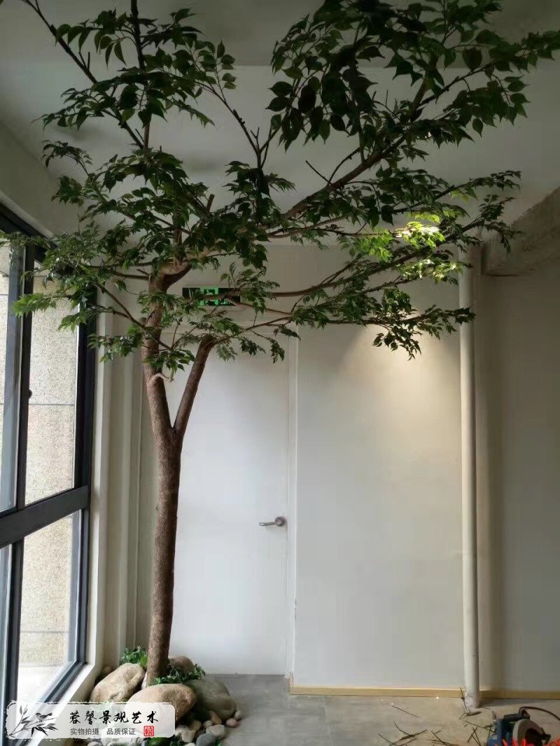 酒店内大型仿真榕树