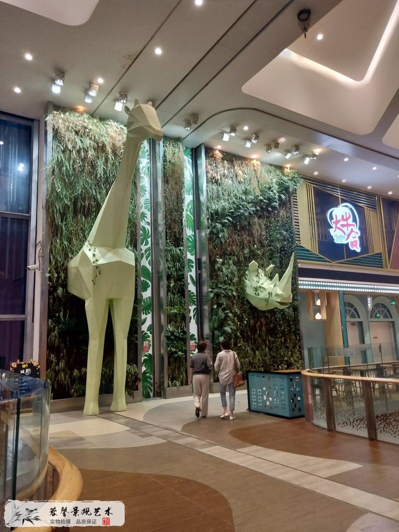 成都垂直植物墙：凯德天府室内3D动物雕塑+植物墙造景