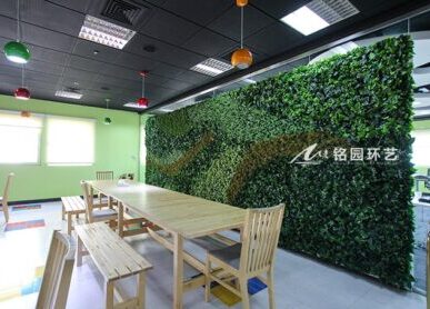 办公室绿植景观，仿真草皮仿真绿植墙营造生态办公空间